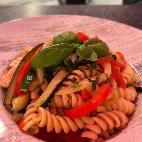 Penne / Fusilli cu Piept de Pui si Legume ~605 g